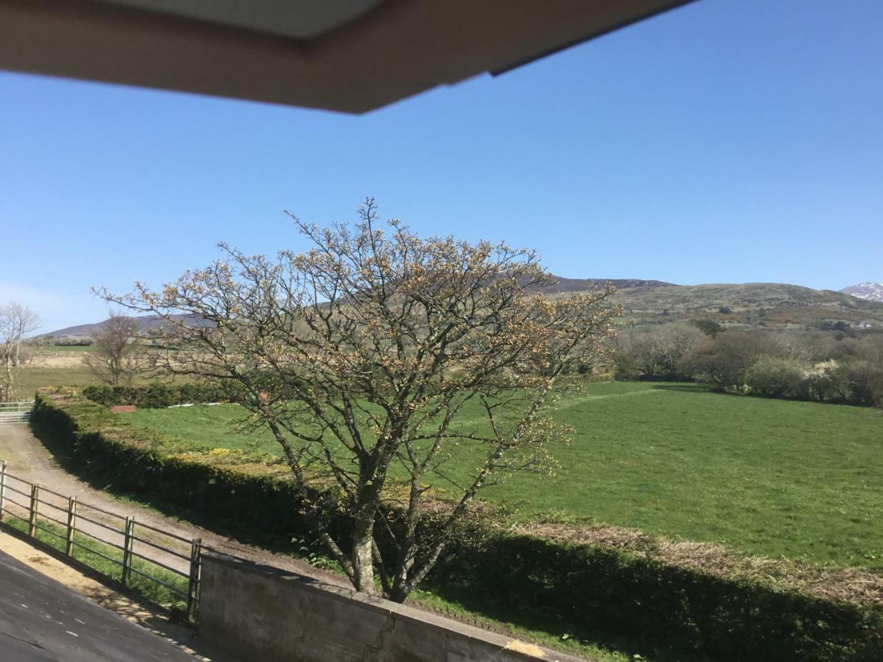 ランベリス Tyddyn Perthi Farmヴィラ エクステリア 写真
